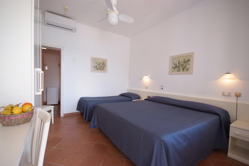Hotel Dino Capoliveri  Exterior photo